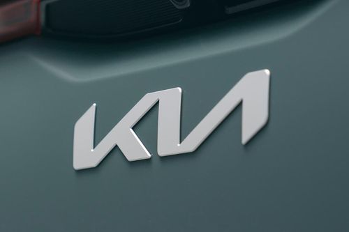 Hơn 1.000 xe Kia, Tesla không thể vào Australia vì an toàn sinh học