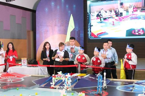 Học sinh quận Tây Hồ chinh phục ROBOBIMI năm 2024