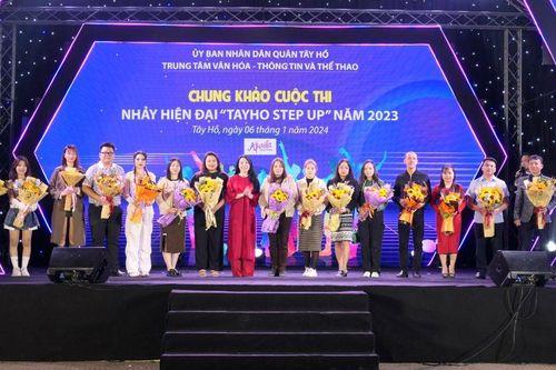 Sôi động chung khảo cuộc thi 'Tayho Step up'