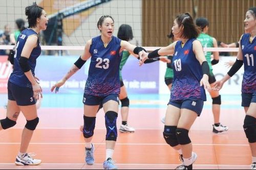 Tin nóng thể thao sáng 6/1: Hai 'bóng hồng' của ĐT bóng chuyền Việt Nam báo tin vui đầu năm, HLV ĐT Brazil bị sa thải