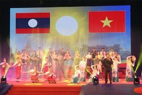 Xã luận: Dành ưu tiên cao nhất vun đắp tình đoàn kết đặc biệt, thủy chung Việt Nam - Lào
