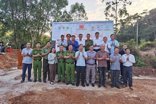 Đắk Nông: Huyện Đắk Glong khánh thành công trình Ánh sáng vùng cao và đường cờ bốn mùa xuân