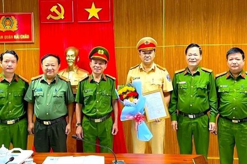Công bố Quyết định Đội trưởng Đội Cảnh sát giao thông - Trật tự Công an quận Hải Châu