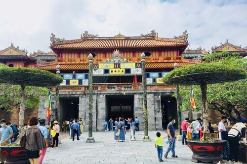 Gần 2,3 triệu lượt khách tham quan di tích Huế