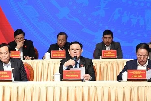 Chủ tịch Quốc hội Vương Đình Huệ tiếp xúc cử tri và dự lễ khởi công dự án nhà ở xã hội tại Hải Phòng