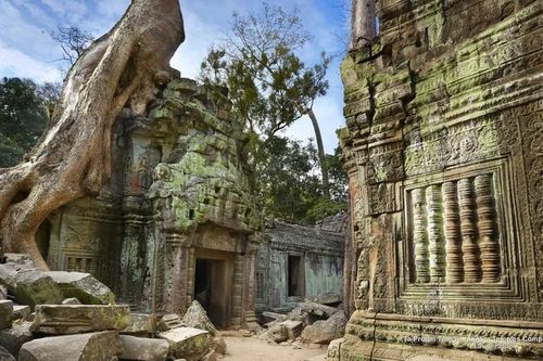 6 bức tượng sa thạch quý giá bất ngờ được tìm thấy ở Campuchia