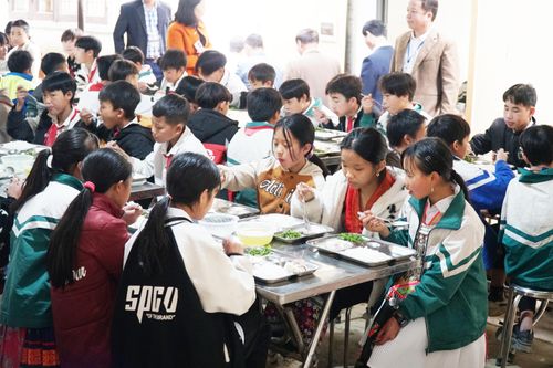 Chính sách cho học sinh dân tộc chưa theo kịp thực tế
