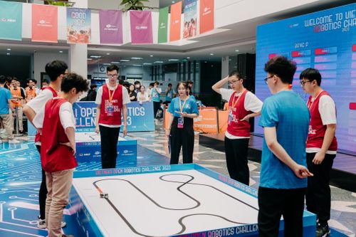 Học sinh THPT miền Trung tranh tài trong giải đấu Robotics tại ĐH FPT Đà Nẵng