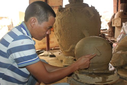 Đối thoại giữa gốm truyền thống và hiện đại