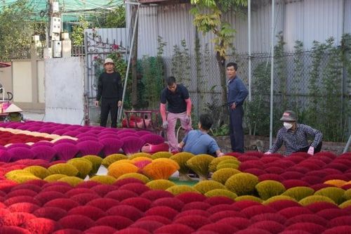 Rực rỡ làng hương Quảng Phú Cầu