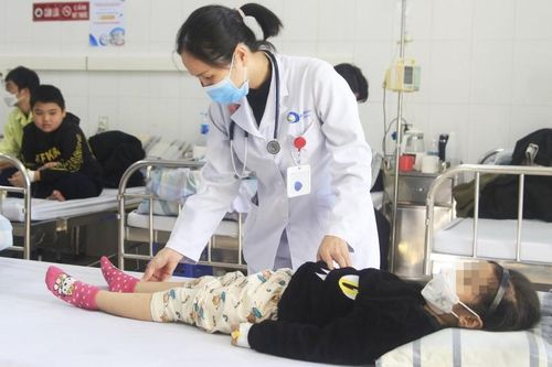 Bé gái 5 tuổi mắc hội chứng thận hư