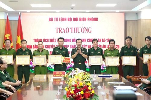 Bộ Tư lệnh BĐBP thưởng nóng cho 02 chuyên án chống ma túy và pháo nổ