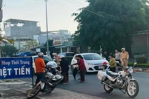Gia Lai: Cảnh sát giao thông kịp thời hỗ trợ sản phụ chuyển dạ trên đường