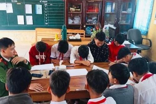 Làm rõ 13 học sinh có hành vi tàng trữ, tự chế pháo nổ