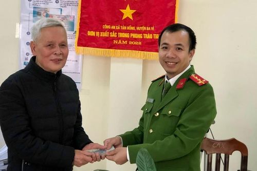 Thanh niên tìm trả lại số tiền 2 tháng lương hưu của cụ ông ở Hà Nội đánh rơi