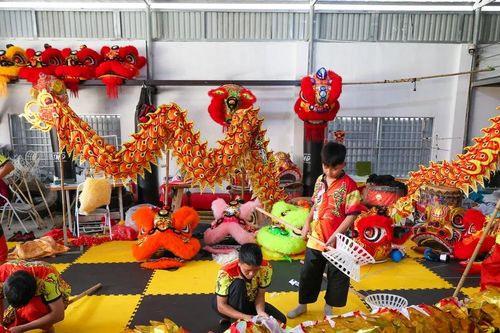 May rồng vàng nghìn vảy 'độc đáo' biểu diễn Tết Giáp Thìn 2024
