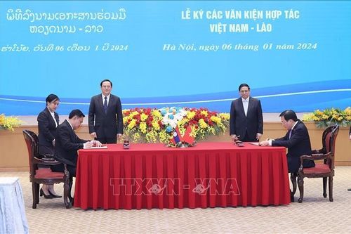 Hai Thủ tướng chứng kiến Lễ ký các văn kiện hợp tác Việt Nam - Lào
