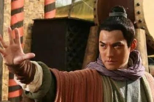 Kẻ vô sỉ nhất trong số các anh hùng hảo hán Lương Sơn, những người khác đều chết trên chiến trường hoặc ẩn cư, hắn lại đầu hàng nước Kim