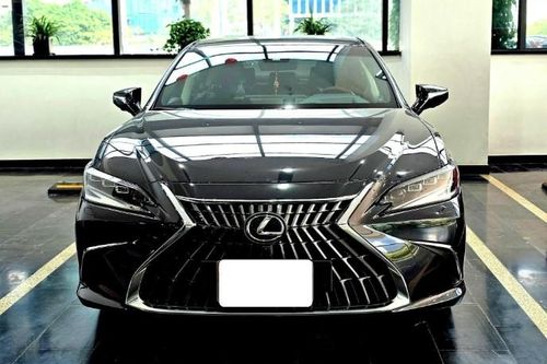 Bất ngờ giá chào bán của Lexus ES 300h 'lướt' sau chưa đầy 1 năm lăn bánh