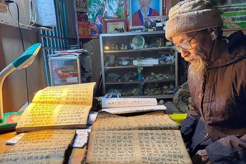 Nặng lòng với chữ Nôm