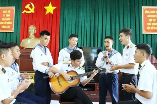 Chăm lo đời sống văn hóa tinh thần cho bộ đội