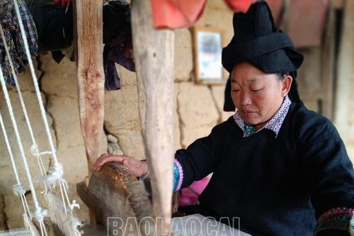 Phụ nữ Thu Lao với nghề dệt truyền thống