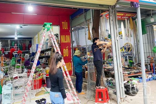 Thị trấn Hùng Sơn ra quân giải tỏa hành lang an toàn giao thông