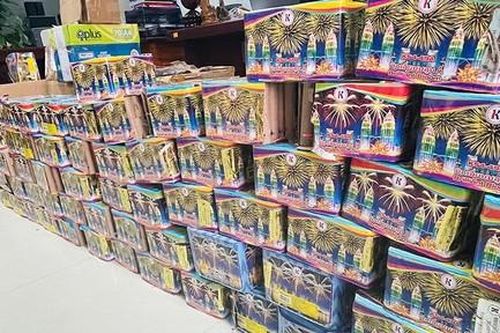 Bắt các vụ vận chuyển, mua bán pháo nổ, thuốc lá lậu Đà Nẵng