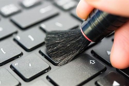 Hướng dẫn bạn cách vệ sinh bàn phím không gây nguy hiểm cho laptop