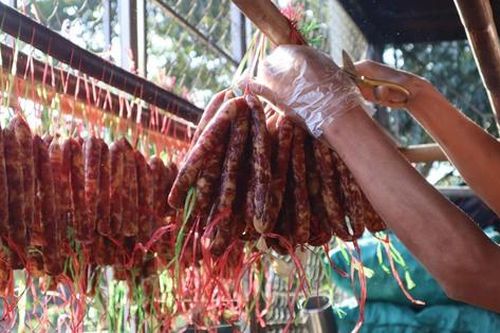 Người miền núi 'chạy nước rút' sản xuất đặc sản gác bếp phục vụ Tết