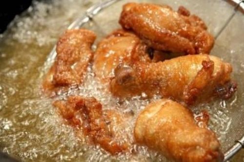 Dầu ăn nào có thể chiên, rán tốt nhất cho sức khỏe?