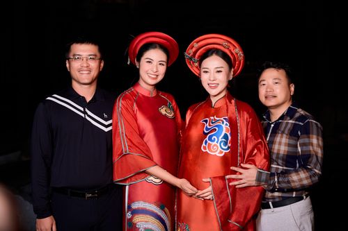 Hình ảnh diễn viên Phương Oanh mang bụng bầu song sinh lên dàn diễn thời trang