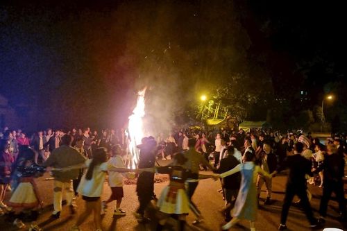 Rộn ràng Lễ hội Tết cổ truyền sinh viên Mông tại Thái Nguyên