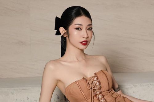 Màn lột đồ liên tục ở Chị đẹp không đủ để cứu Khổng Tú Quỳnh