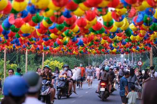 Đổ đến Gò Vấp chụp hình với tiểu cảnh xuân