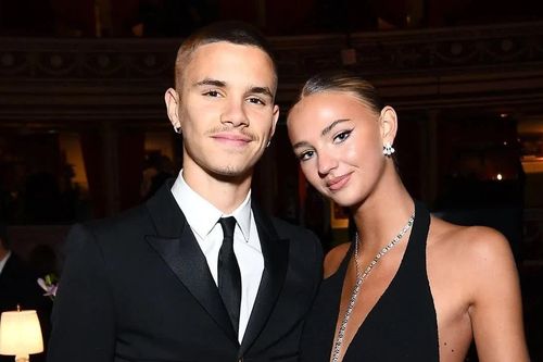 Romeo Beckham rời khỏi dinh thự 31 triệu bảng Anh