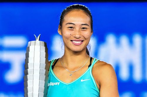 Tay vợt Trung Quốc bị chỉ trích vì xin chữ ký Djokovic