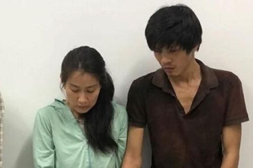 Lật tẩy chiêu giấu hàng cấm trong hộp bánh, thu giữ gần 1 kg ma túy