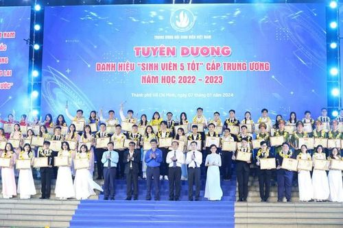 T.Ư Hội Sinh viên Việt Nam vinh danh 74 'Sinh viên 5 tốt' và 96 'Sao Tháng Giêng' năm 2023