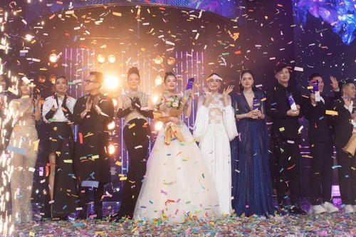 Fan Trung Quốc sang Việt Nam ủng hộ Chi Pu - 'Mỹ nhân của năm'