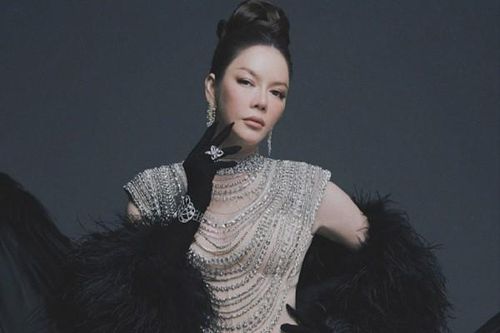 Lý Nhã Kỳ đeo trang sức 2 tỷ đồng đi sự kiện
