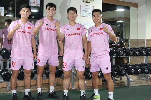 HLV Troussier yêu cầu đặc biệt với Filip Nguyễn, Hùng Dũng