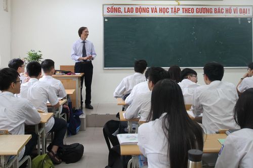 Đầu tư cho học sinh trường chuyên: Ươm mầm tài năng