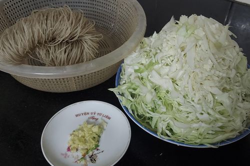 Cải bắp xào miến