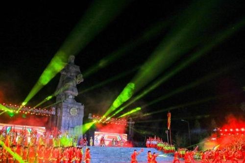 Đặc sắc màn tái hiện lễ lên ngôi và đại phá quân Thanh của Hoàng đế Quang Trung