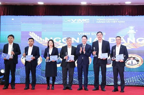 Cảng Đà Nẵng nhận Cờ thi đua của Ủy ban quản lý vốn Nhà nước tại doanh nghiệp