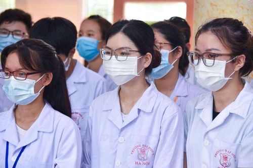 Không đào tạo từ xa các ngành thuộc lĩnh vực sức khỏe có cấp chứng chỉ hành nghề