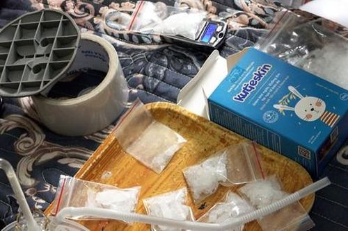 Đôi nam nữ mua bán ma túy, thủ 2 khẩu súng để...'tự vệ'
