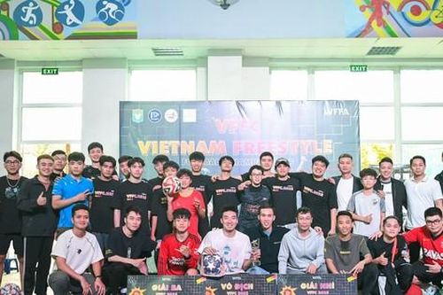 Nam sinh trường báo đăng quang giải tâng bóng nghệ thuật Việt Nam 2023