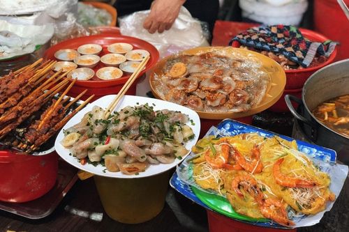 Nét Huế nơi phố ẩm thực Đông Ba về đêm